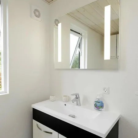 18 Person In Bl Vand Blåvand